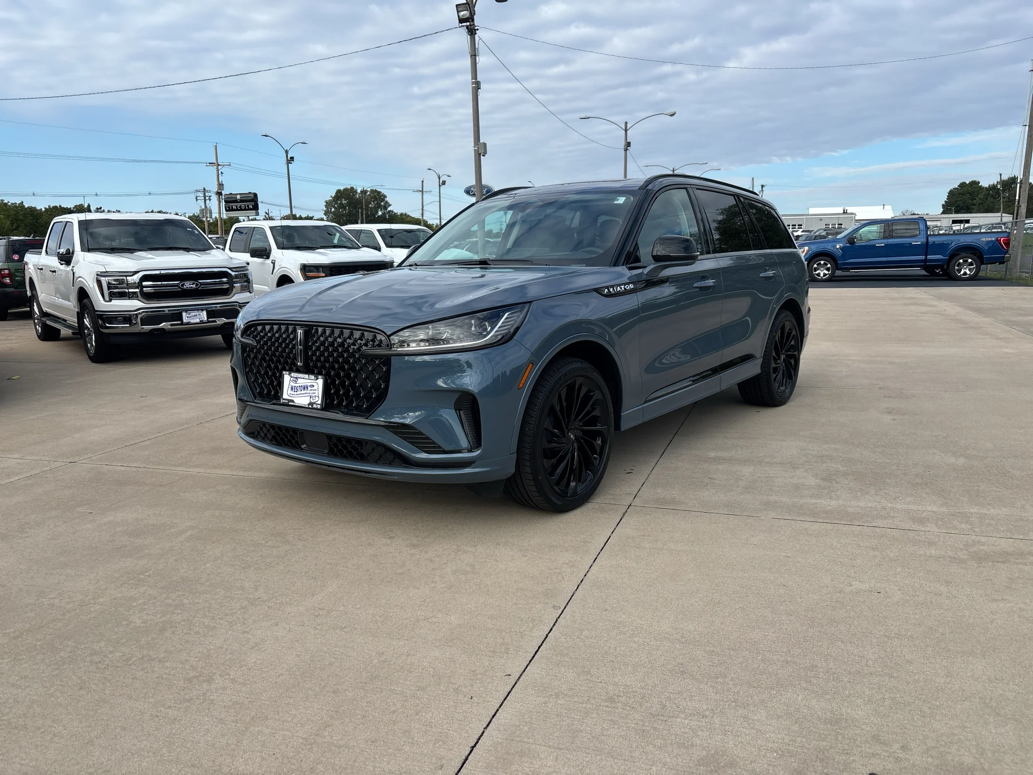 New 2026 Whisper Blue Metallic Clearcoat Lincoln Reserve® image 8