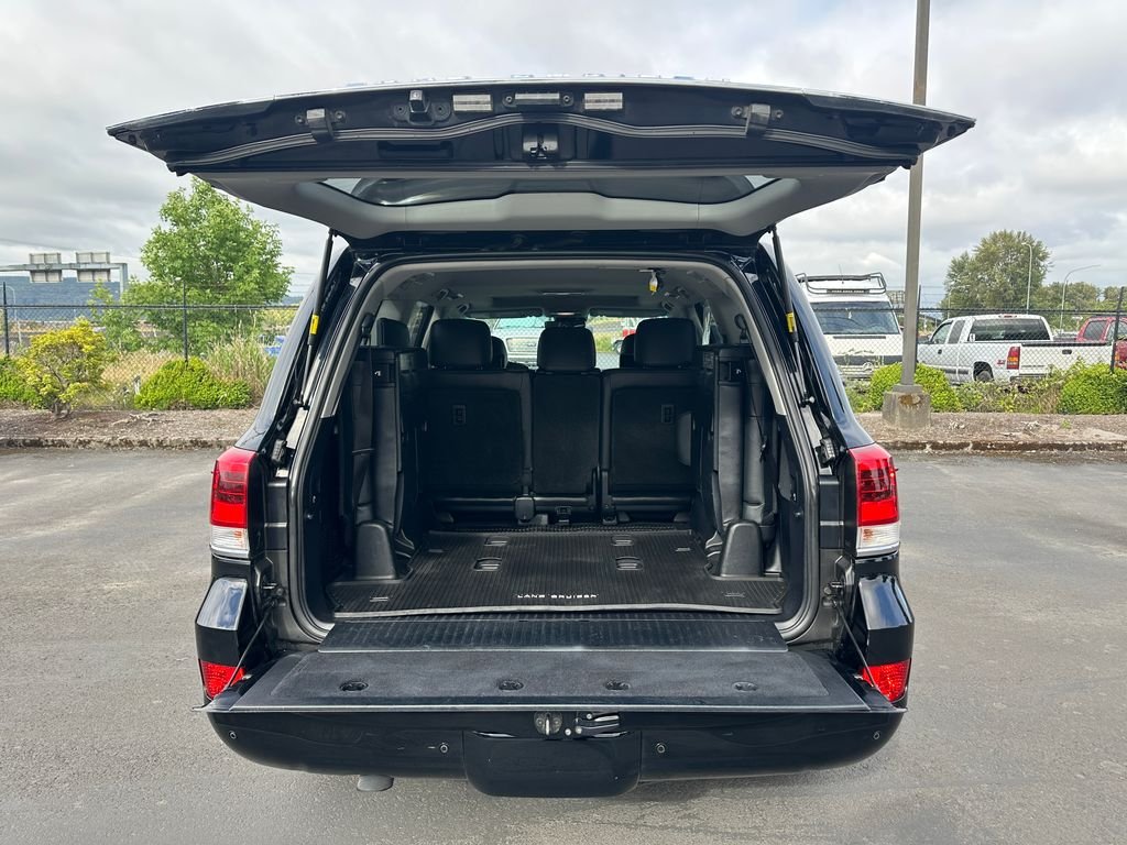 Used 2016 Black Toyota Base image 11