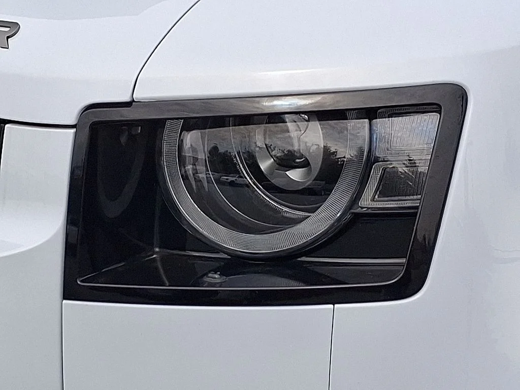 Certified Used 2023  Land Rover X-Dynamic SE image 9