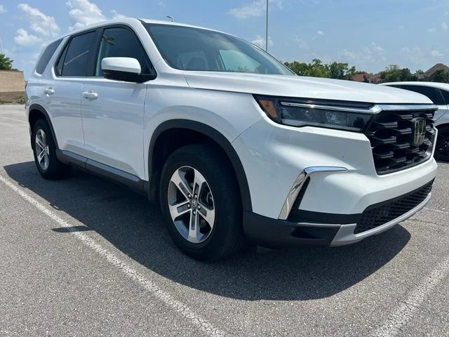 Used 2023 White Honda EX-L image 2