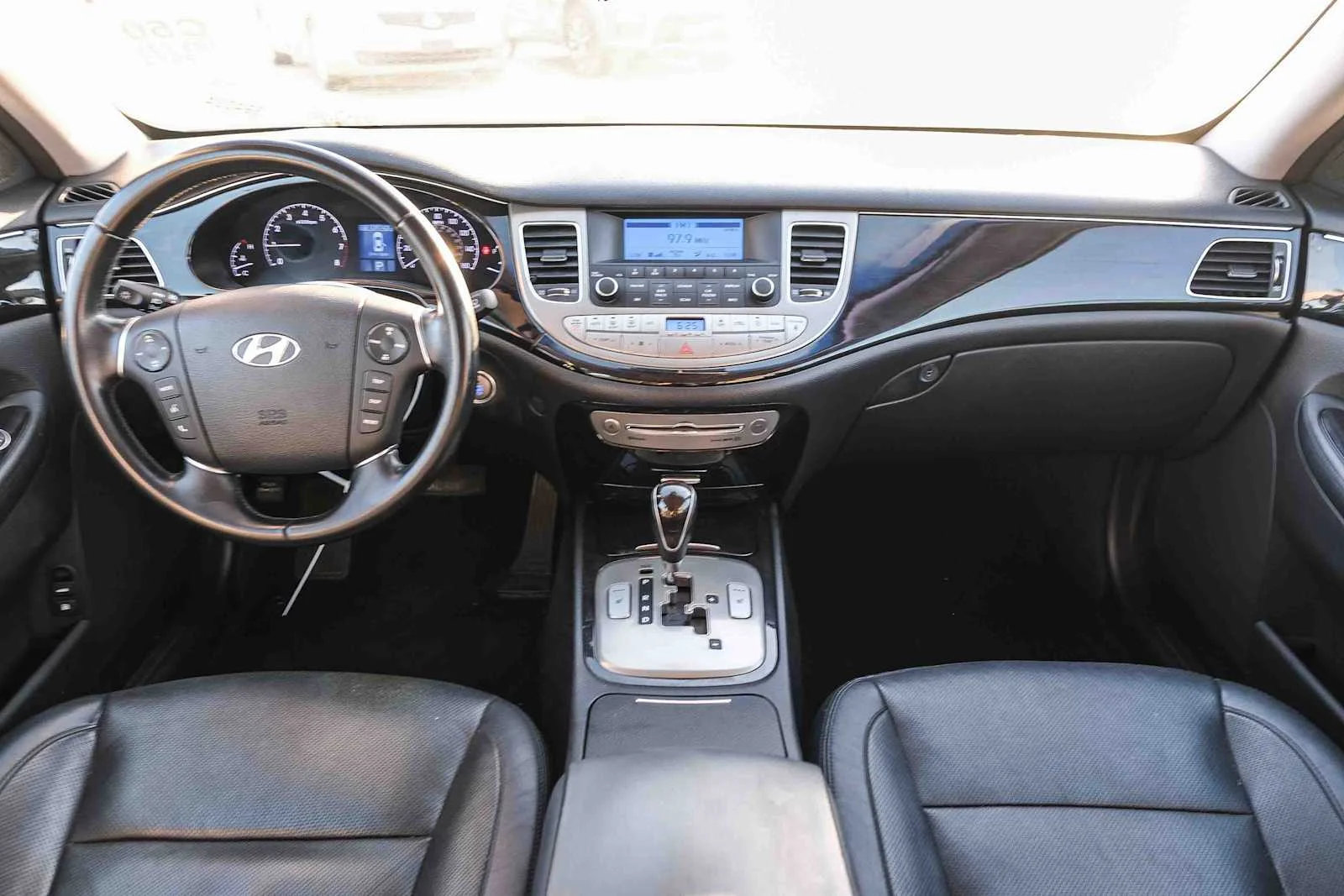 Used 2013 Titanium Gray Metallic Hyundai 3.8L image 13