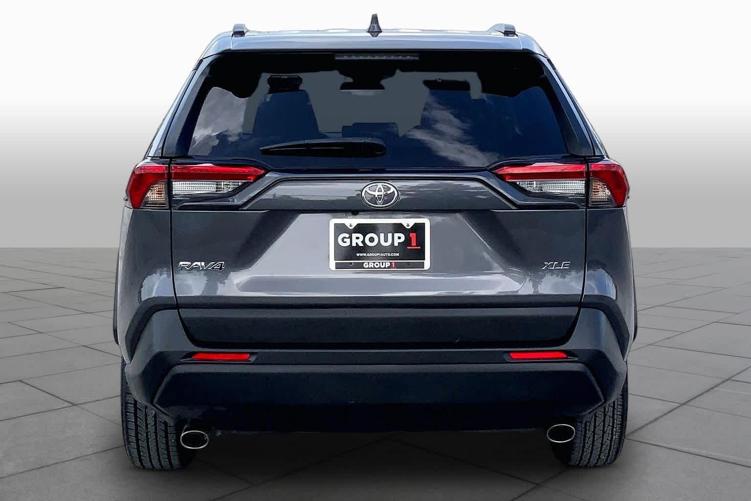 Used 2021 Magnetic Gray Metallic Toyota XLE Premium image 5