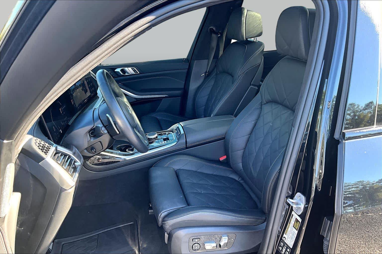 Used 2025 Black Sapphire Metallic BMW xDrive40i image 8