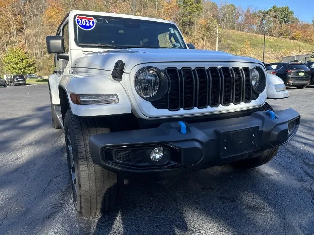 Used 2024 White Jeep Sport S 4xe image 18