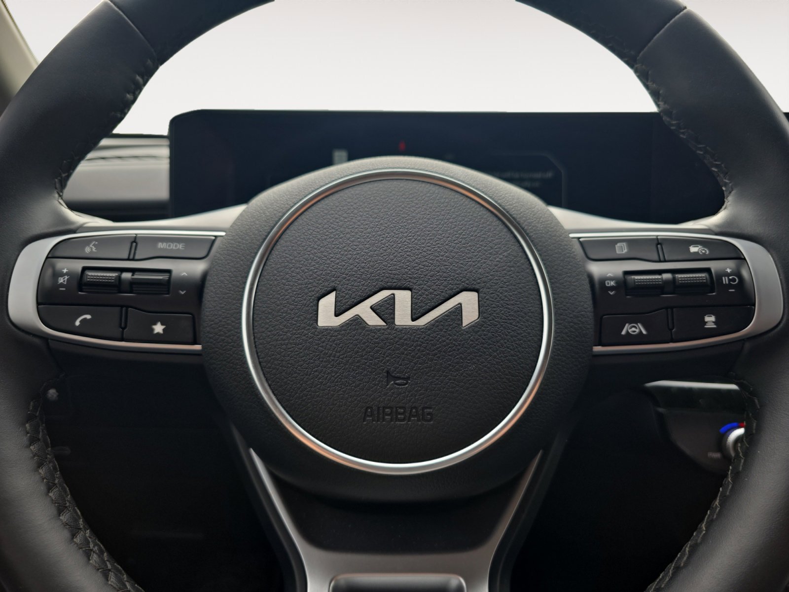 Certified Used 2025 Snow White Pearl Kia EX image 11