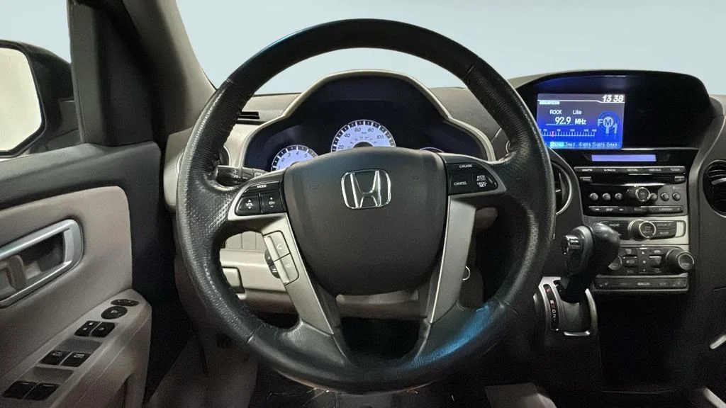 Used 2014 Gray Honda EX-L image 25