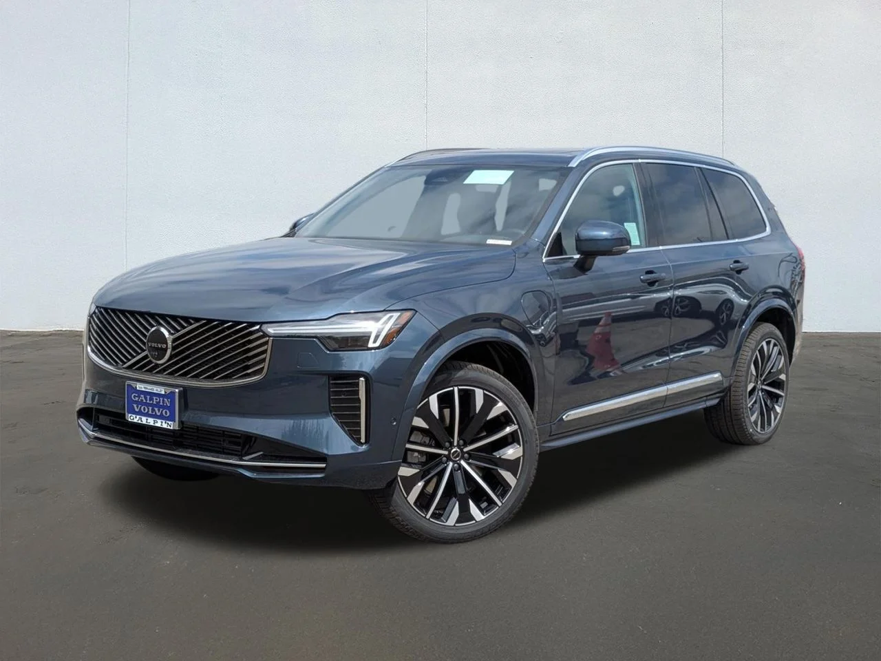 2026 Volvo XC90 T8 Recharge Plus Bright 7-Seat 4WD's photo