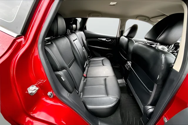 Used 2022 Red Nissan SL image 19
