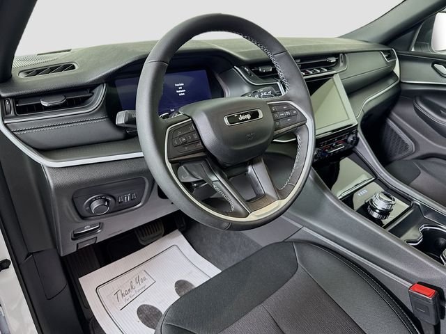 New 2026 Bright White Clear-Coat Exterior Paint Jeep Laredo X image 9