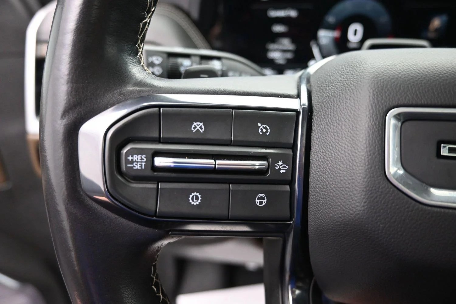 2025 GMC Yukon Denali Ultimate - Photo 32