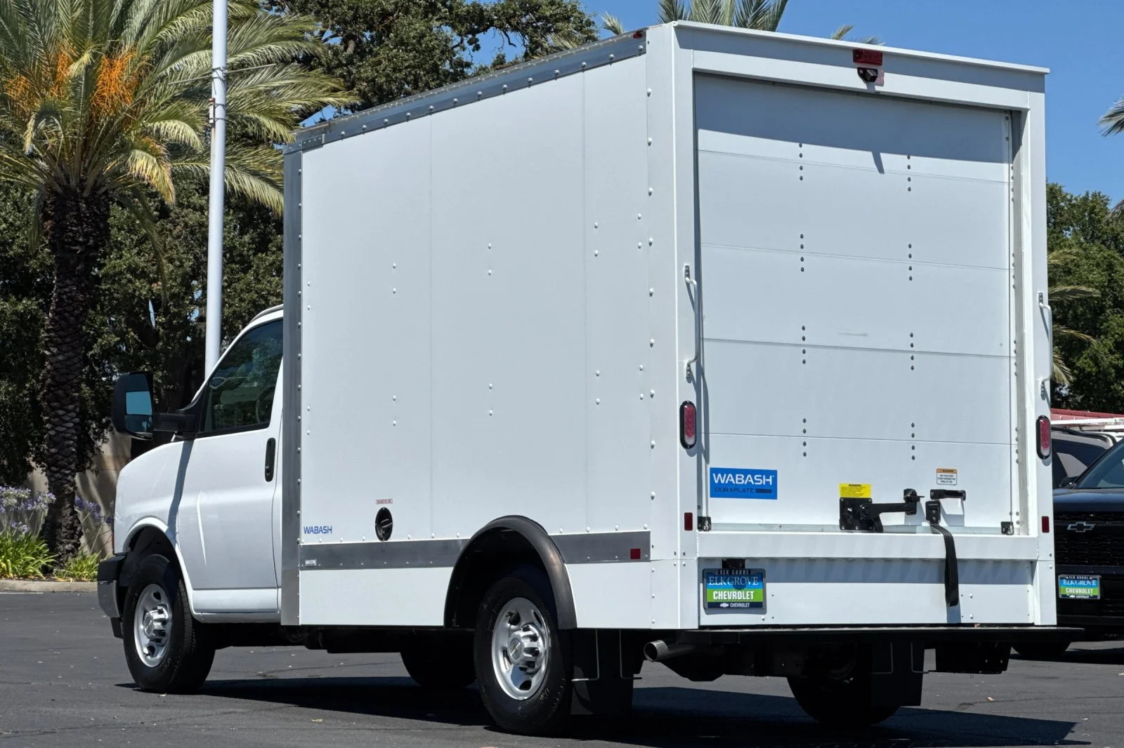 2025 Chevrolet Express Cutaway 3500 1WT view 5