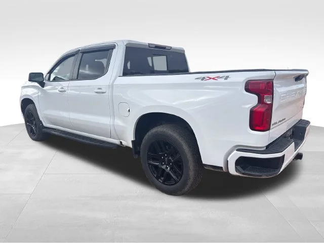 Used 2024 Summit White Chevrolet RST image 3