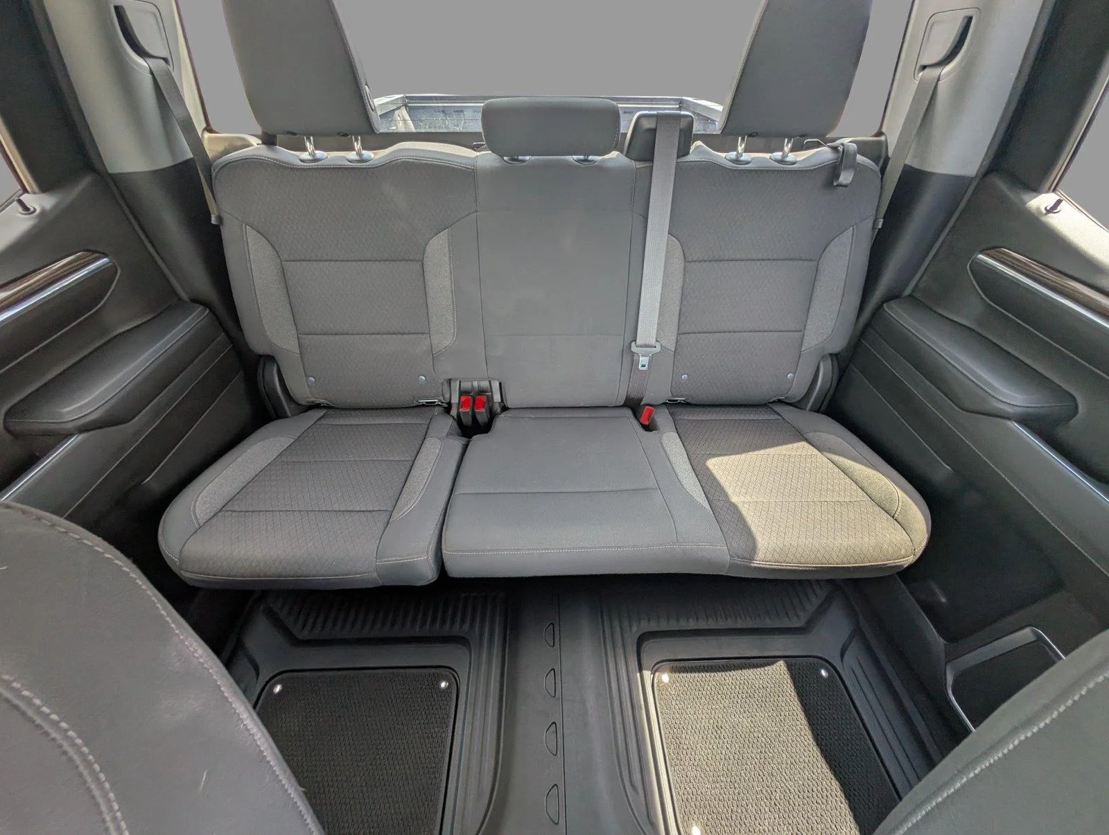 Used 2023 STERLING GRAY METALLIC Chevrolet RST image 34