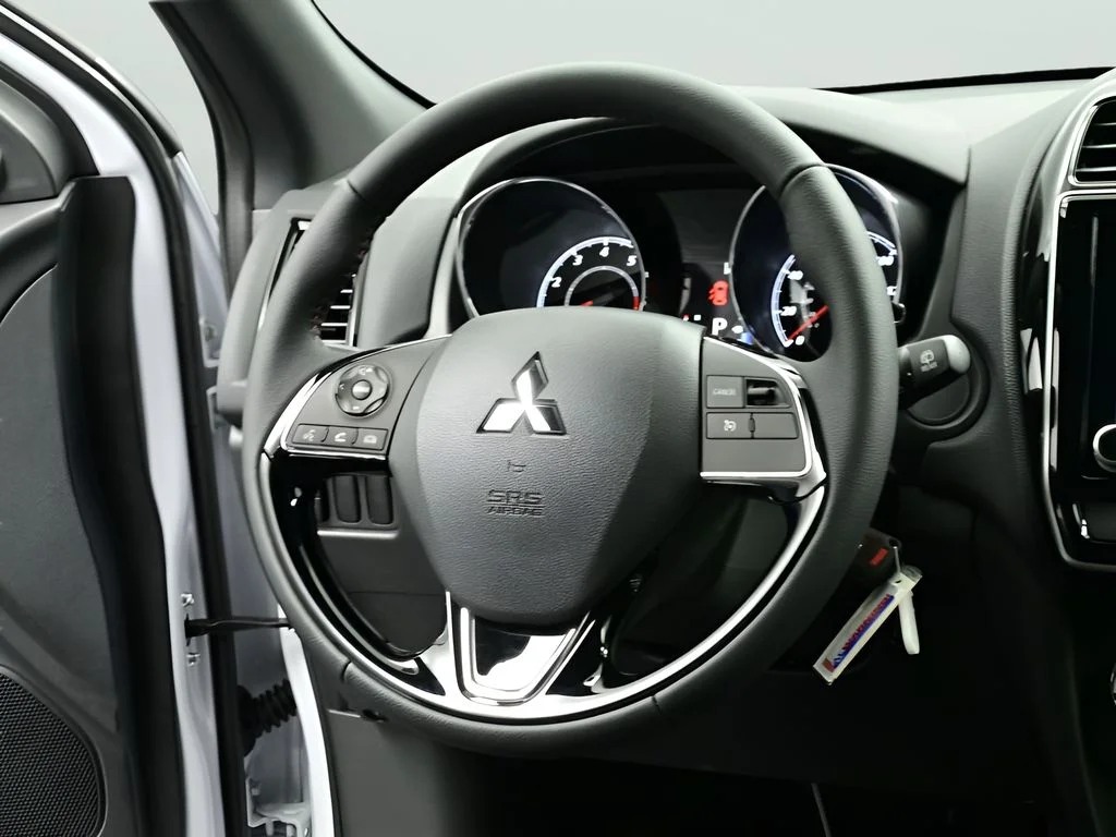 New 2026 White Diamond Mitsubishi Trail Edition image 11