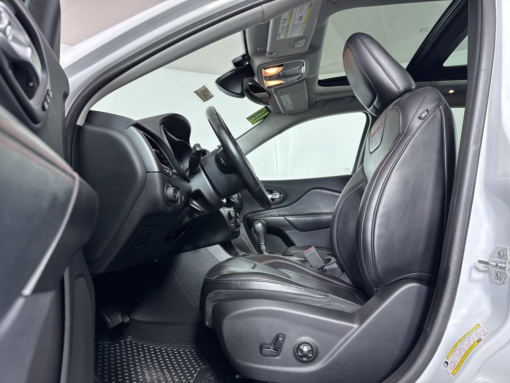 Used 2019 Bright White Clearcoat Jeep Trailhawk Elite image 5