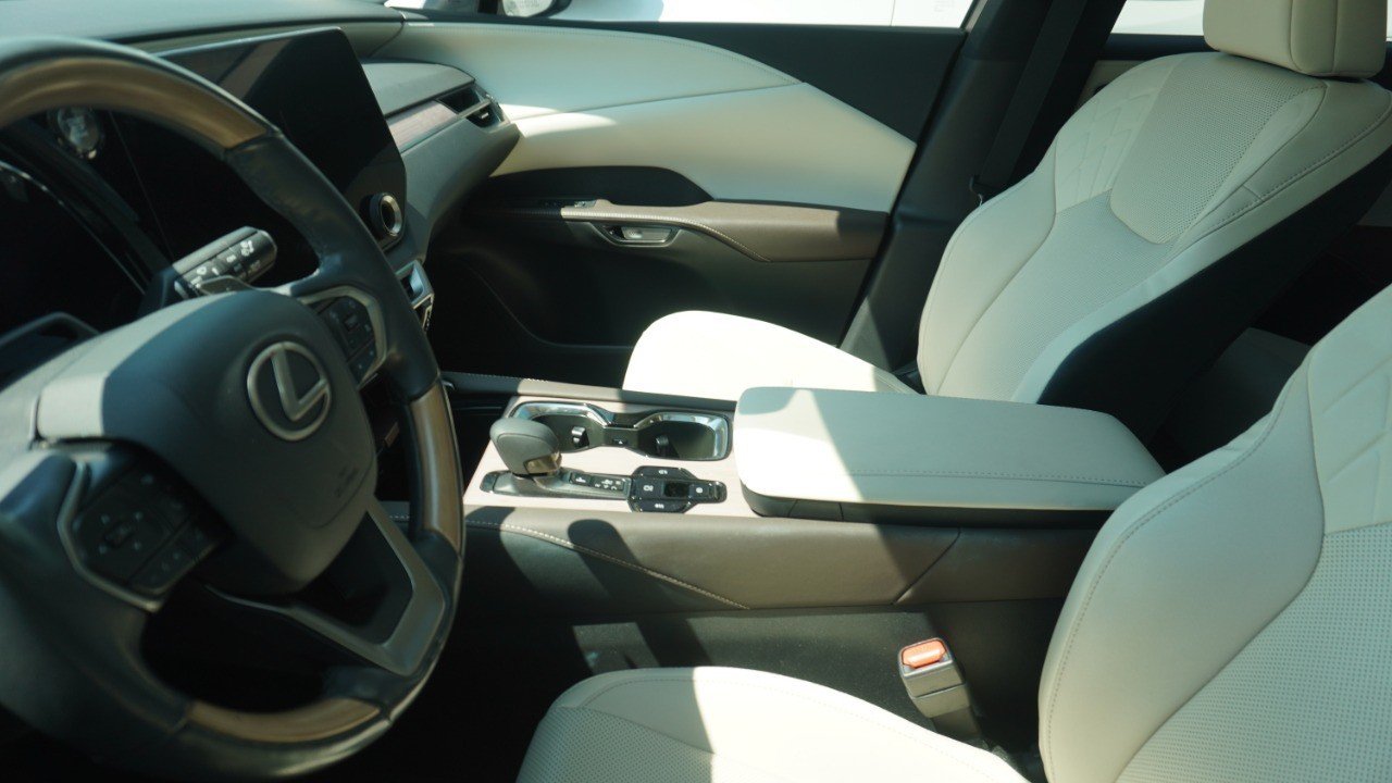 Certified Used 2024 White Lexus RX 350 Premium image 8