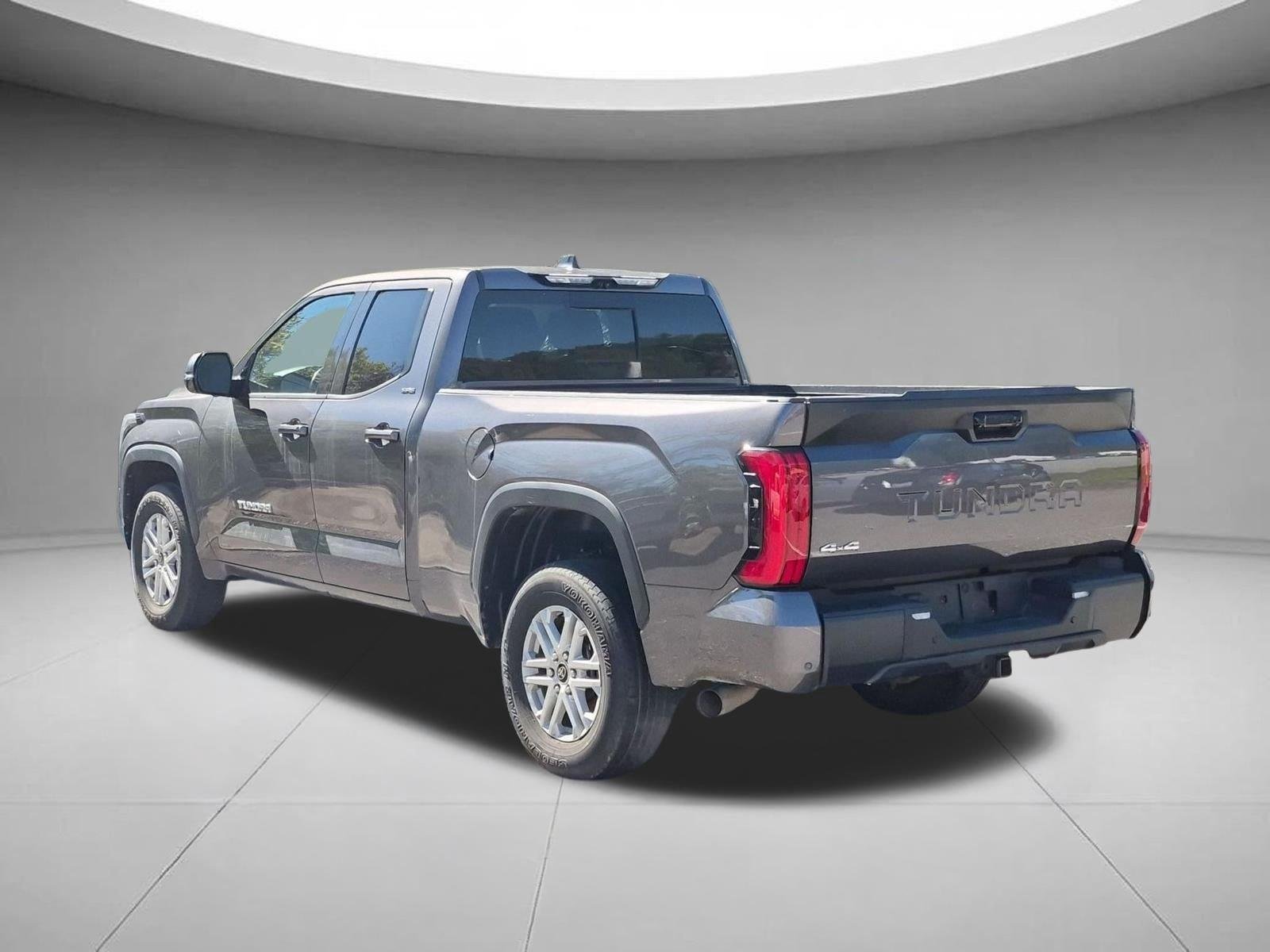 Used 2022  Toyota SR5 image 3