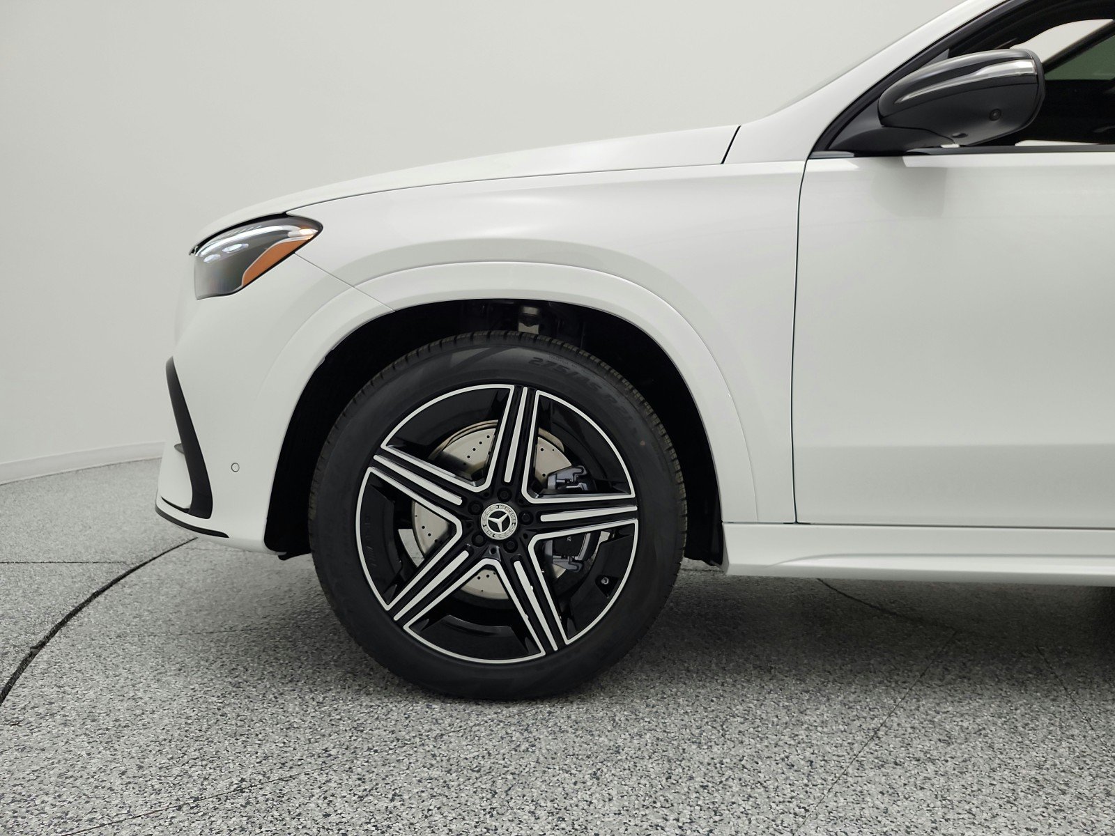 New 2026 Polar White Mercedes-Benz GLE 450 4MATIC® SUV image 13