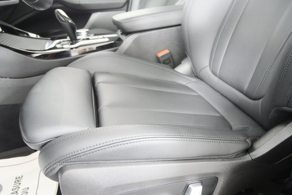 Used 2021 Dark Graphite Metallic BMW sDrive30i image 10
