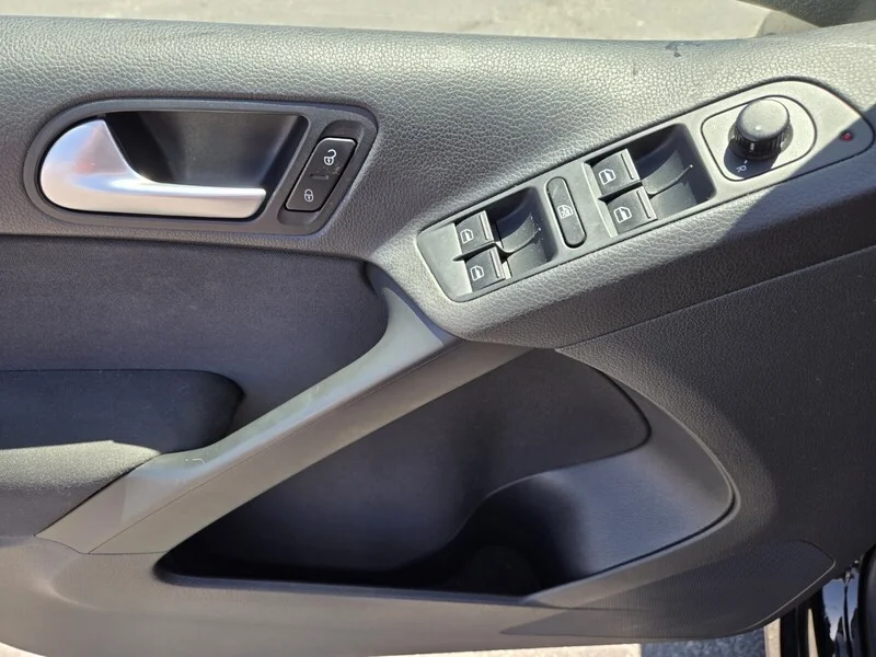 Used 2013 Black Volkswagen S image 14