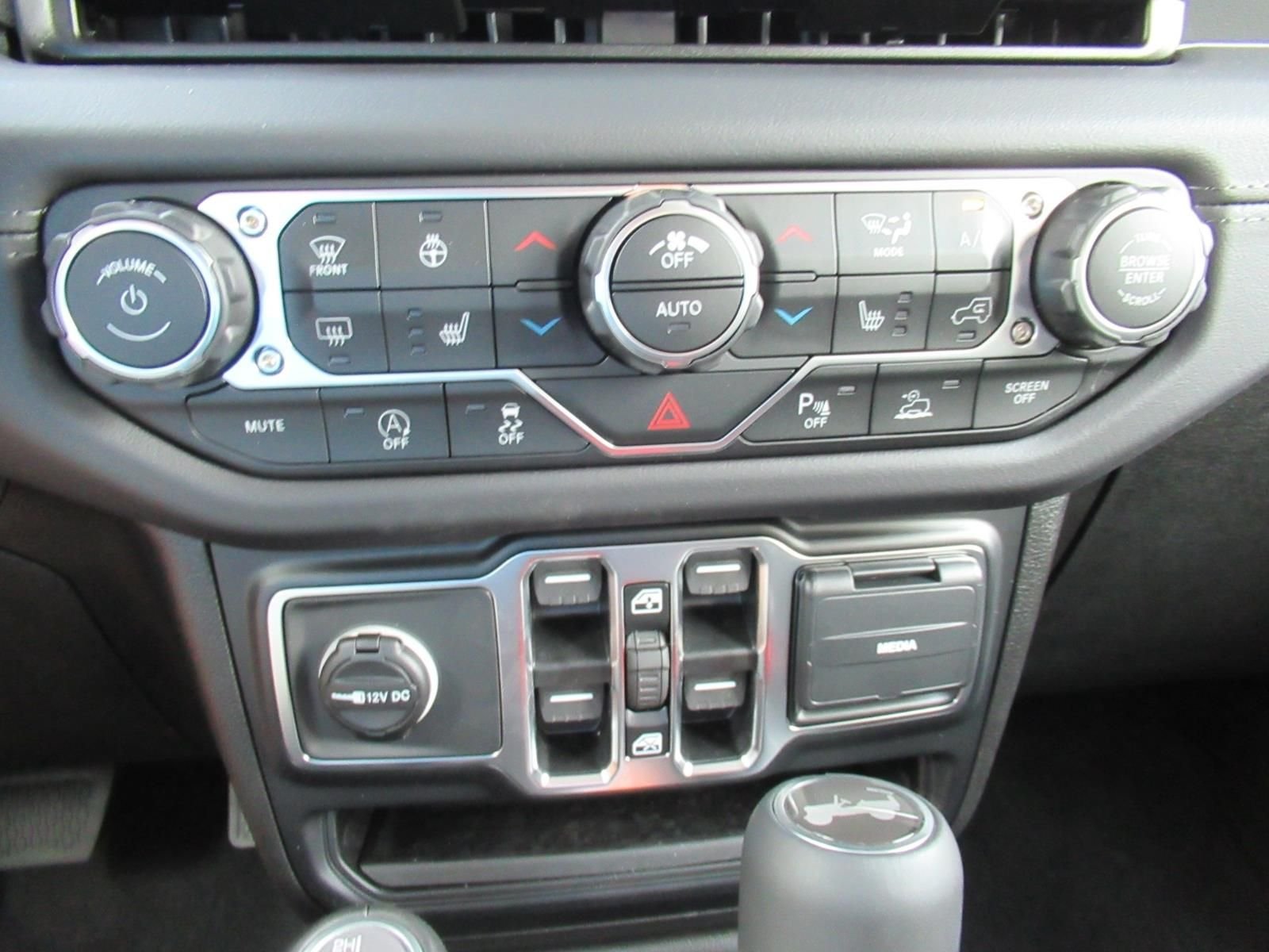 New 2026 Reign Exterior Paint Jeep Sahara image 28