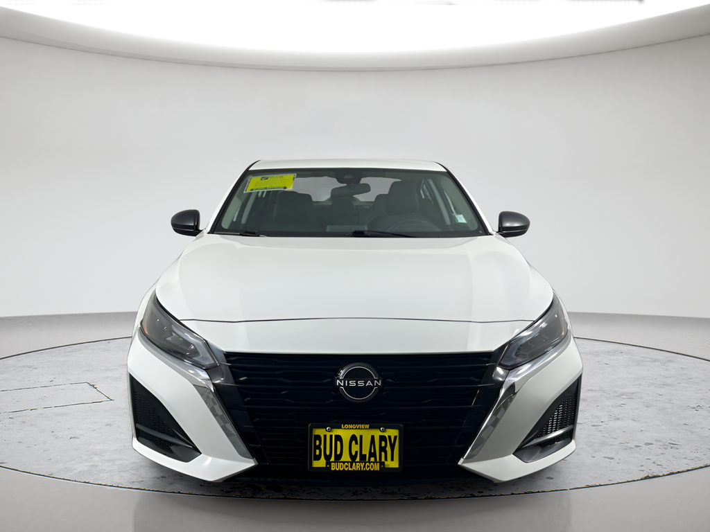 Used 2025 Glacier White Nissan 2.5 SV image 2