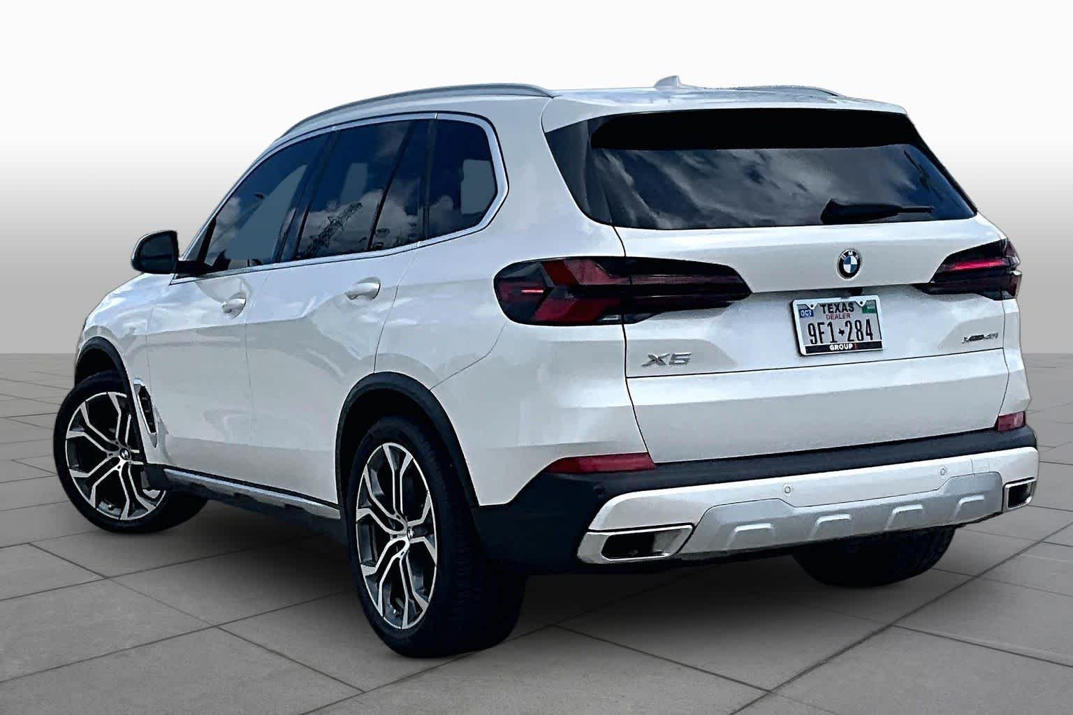 Used 2026 Mineral White Metallic BMW xDrive40i image 22