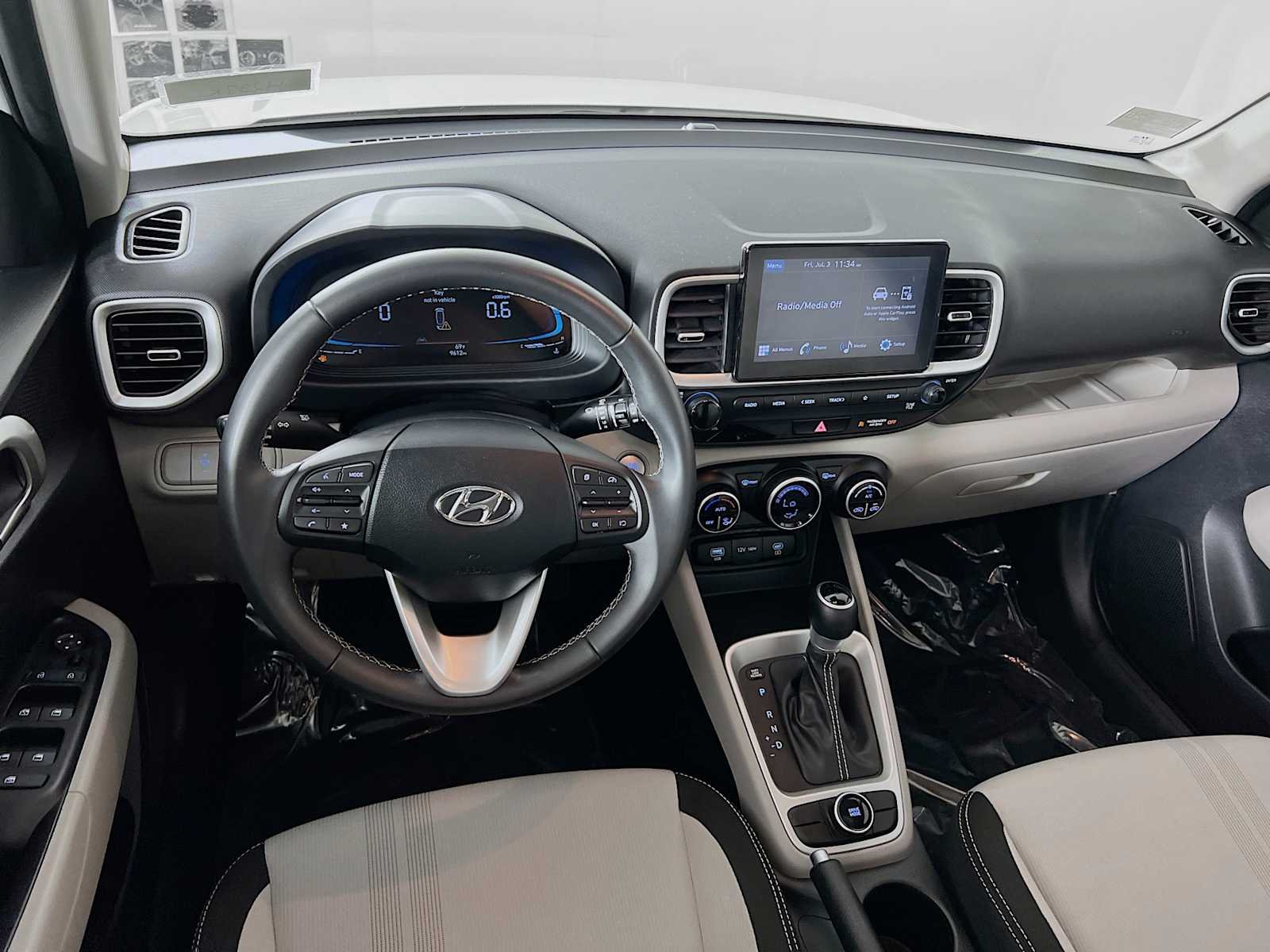 Used 2025 Lunar White Hyundai SEL image 22