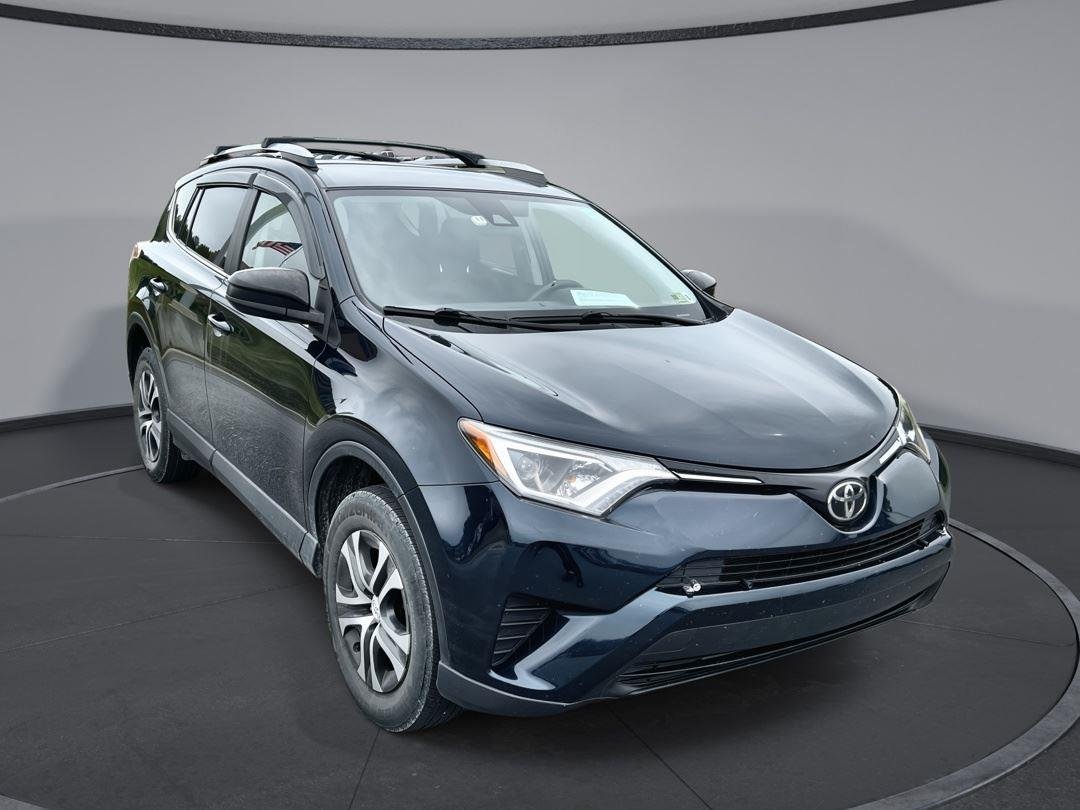 2017 Toyota RAV4 LE AWD's photo
