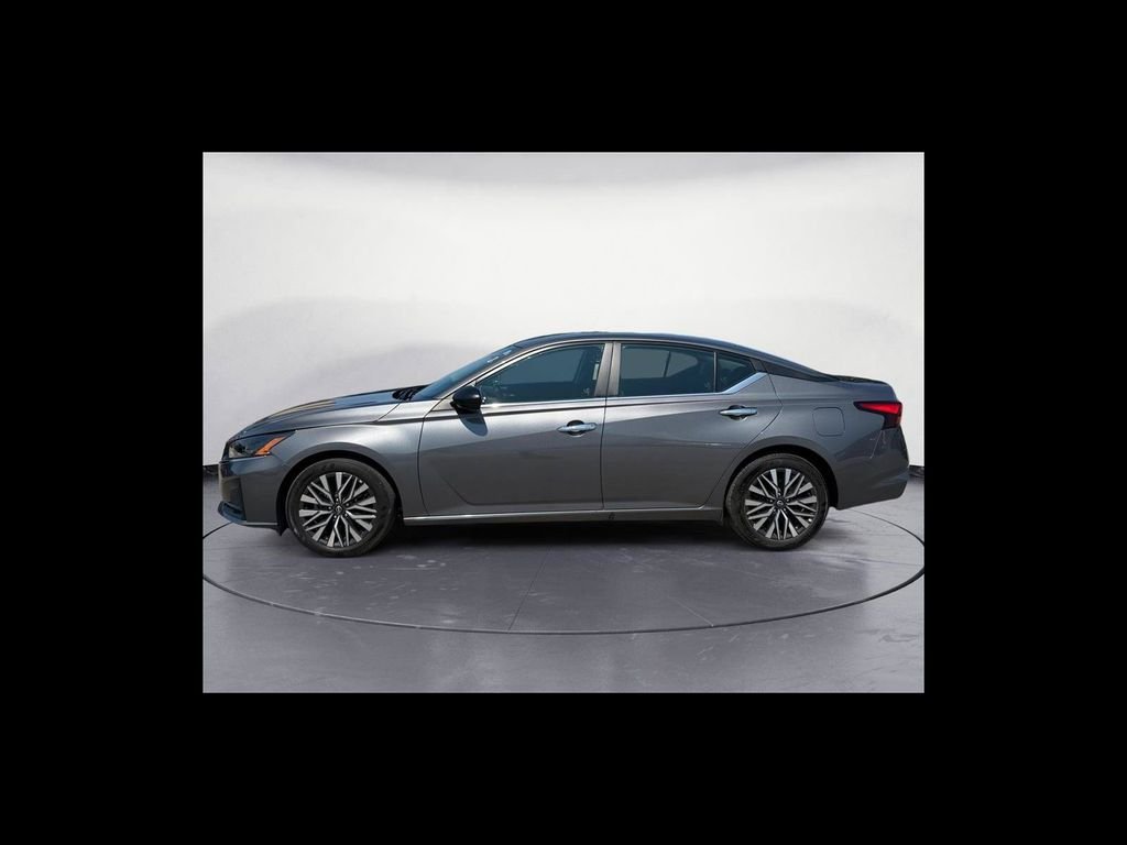 Used 2025 Gray Nissan 2.5 SV image 3