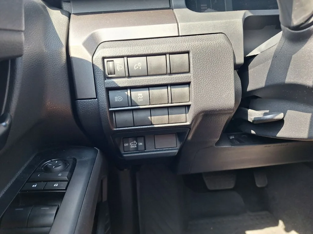 Used 2025 White Toyota SR5 image 20