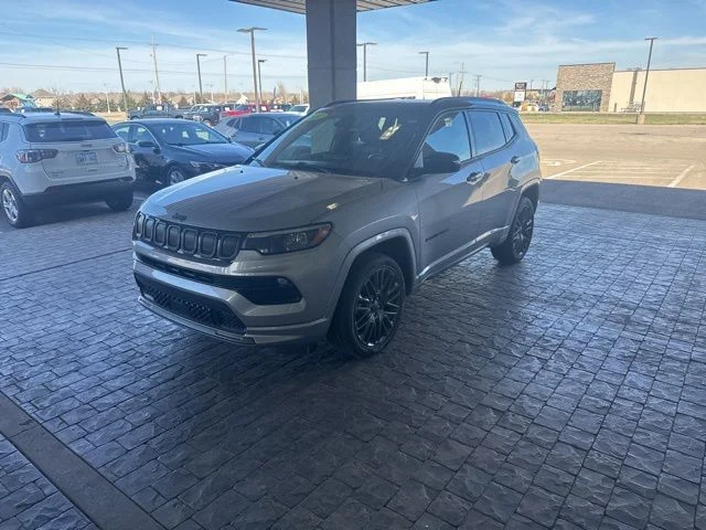 Used 2022 Silver Jeep High Altitude image 3