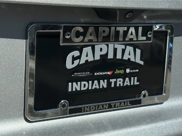 Used 2024  Jeep Limited image 39