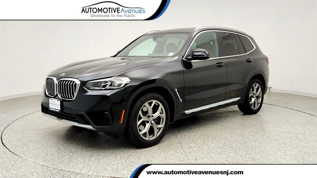 Used 2022 Black Sapphire Metallic BMW xDrive30i SAV w/ Premium Package 2 & Live Cockpit Pro image 1