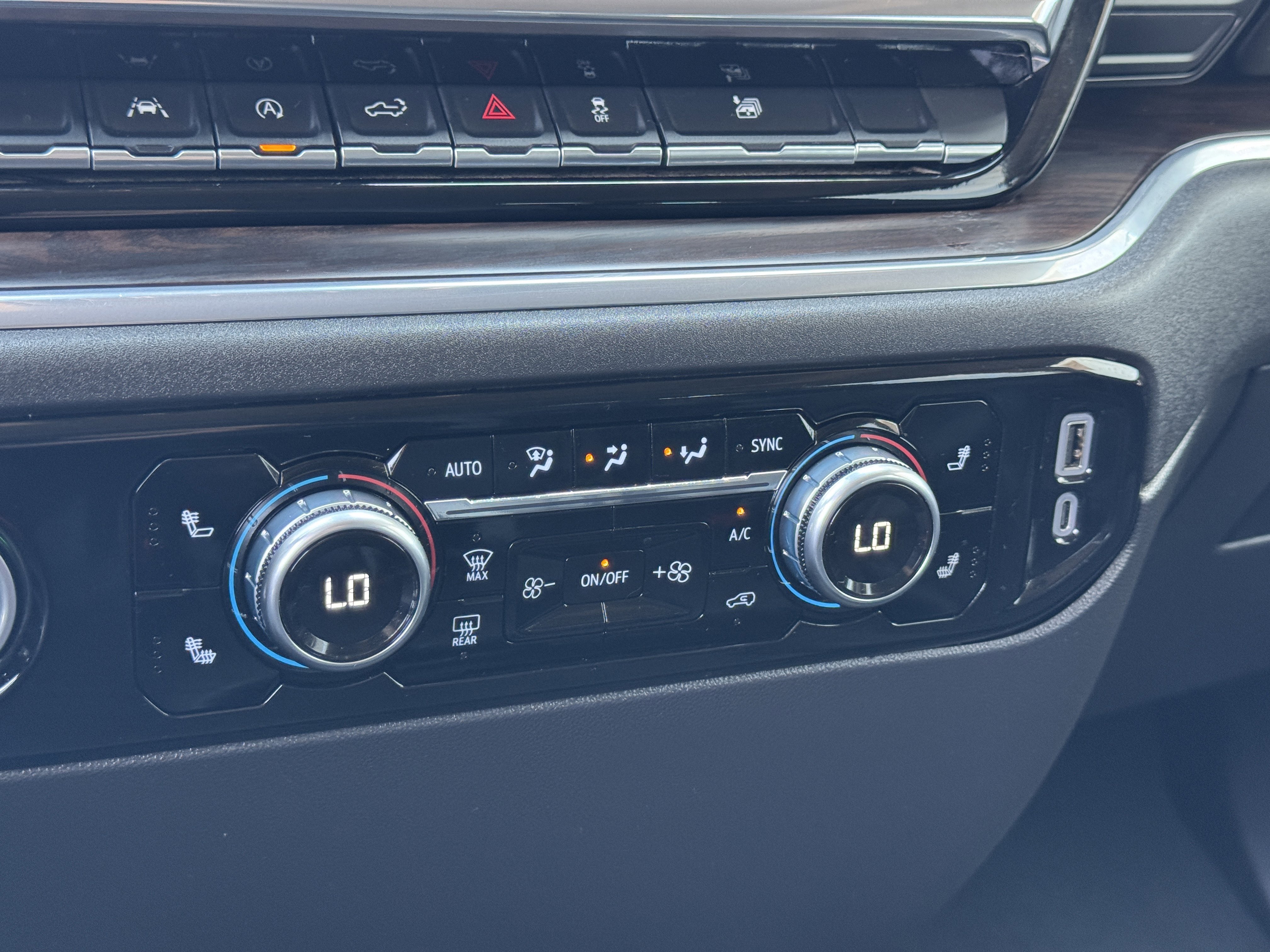 2024 GMC Sierra 1500 SLT - Photo 29