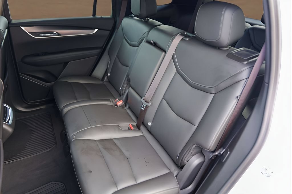 Certified Used 2025 Crystal White Tricoat Cadillac Luxury image 25