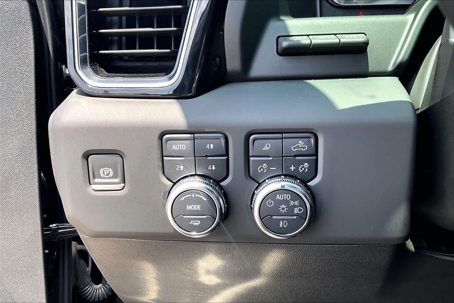Used 2025 Onyx Black GMC Denali Ultimate image 64