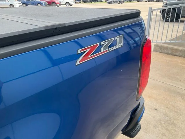Used 2018 Blue Chevrolet Z71 image 29