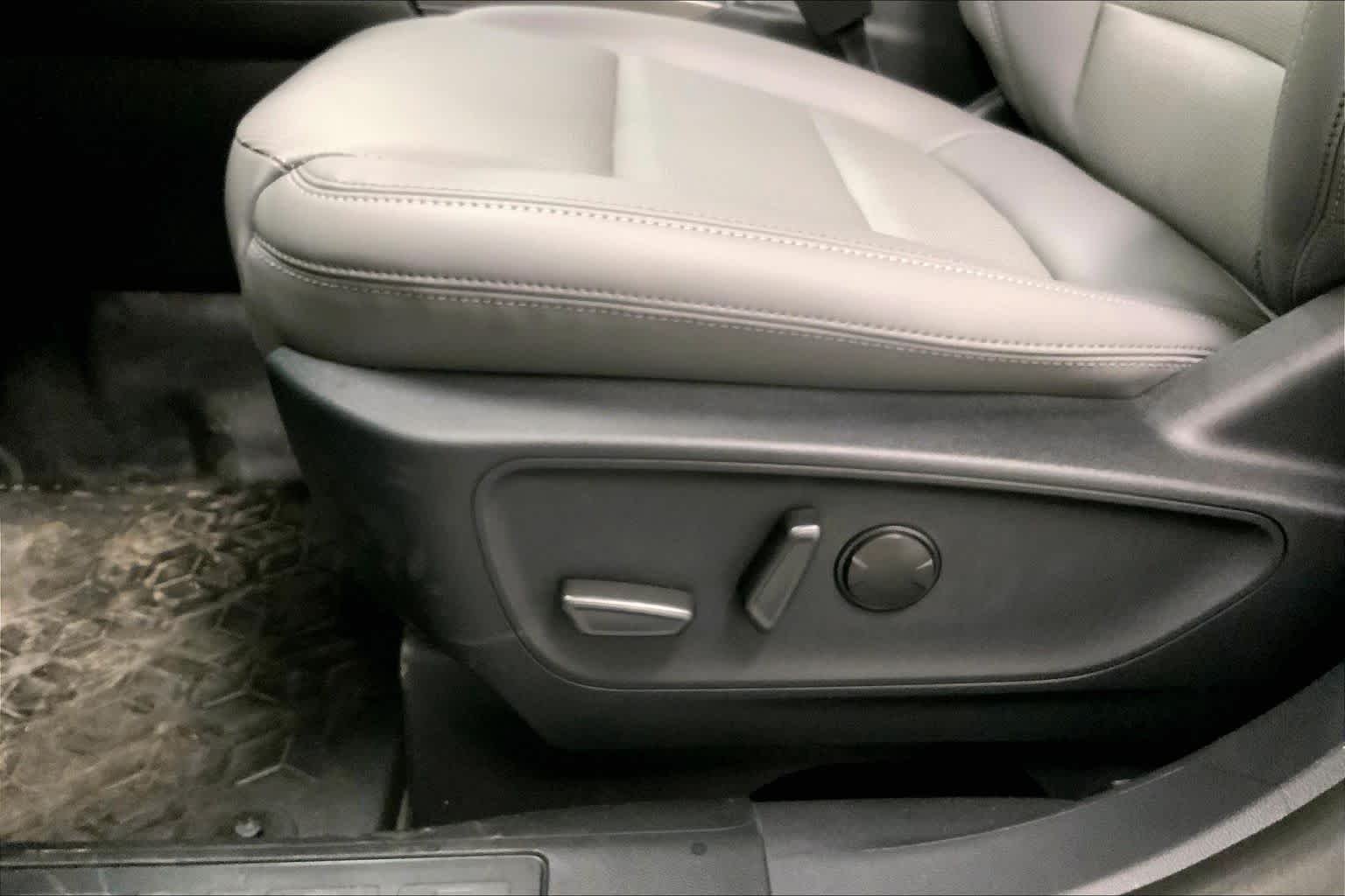 New 2026 Space White Metallic Ford Badlands® image 19