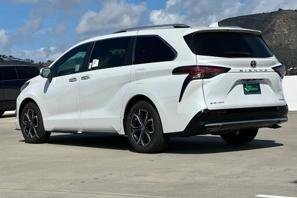 New 2026 Wind Chill Pearl <sup>1</sup> Toyota  Platinum image 6