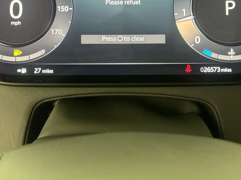 Used 2024 White Land Rover Dynamic SE image 12
