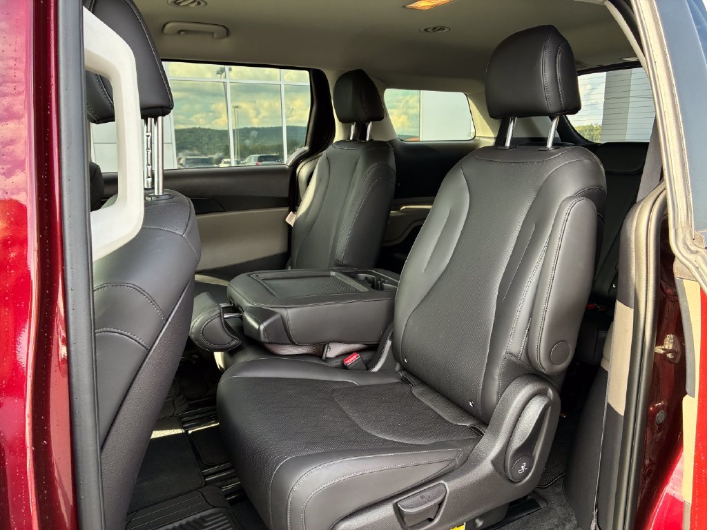 Used 2026 Red Kia LXS image 19