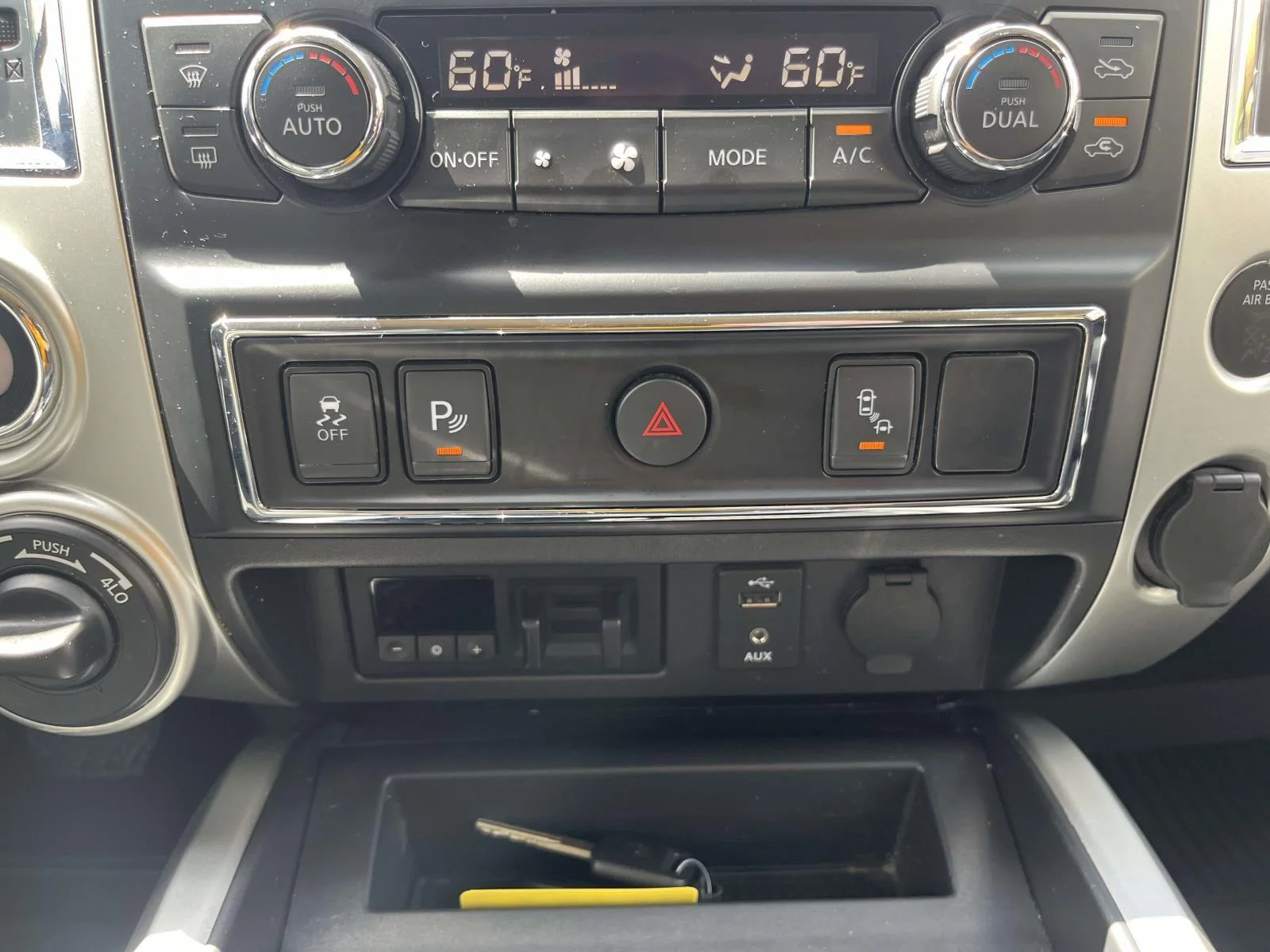 Used 2018 Magnetic Black Nissan 4x4 Crew Cab PRO-4X image 20