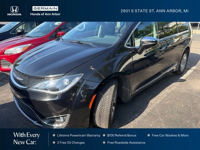 2019 Chrysler Pacifica Limited's photo