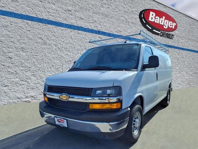 New 2025 Summit White Chevrolet WT image 1
