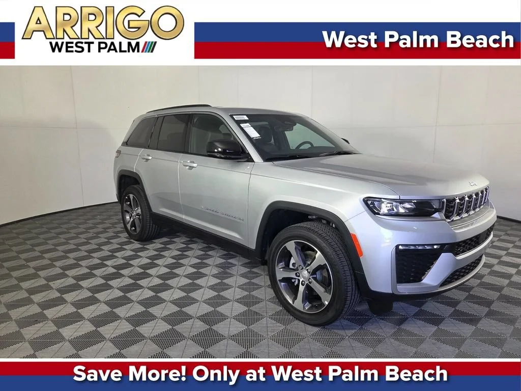 New 2026 Silver Zynith Exterior Paint Jeep Limited image 1
