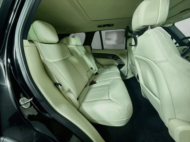 New 2026 Santorini Black Land Rover SE image 29