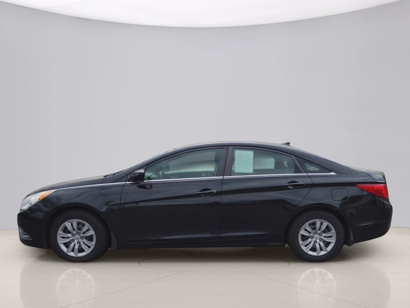 Used 2012 Black Hyundai GLS image 2