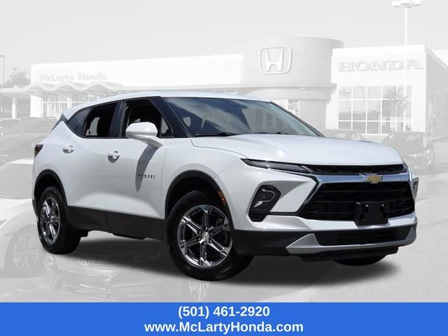 Used 2025 Summit White Chevrolet LT image 20