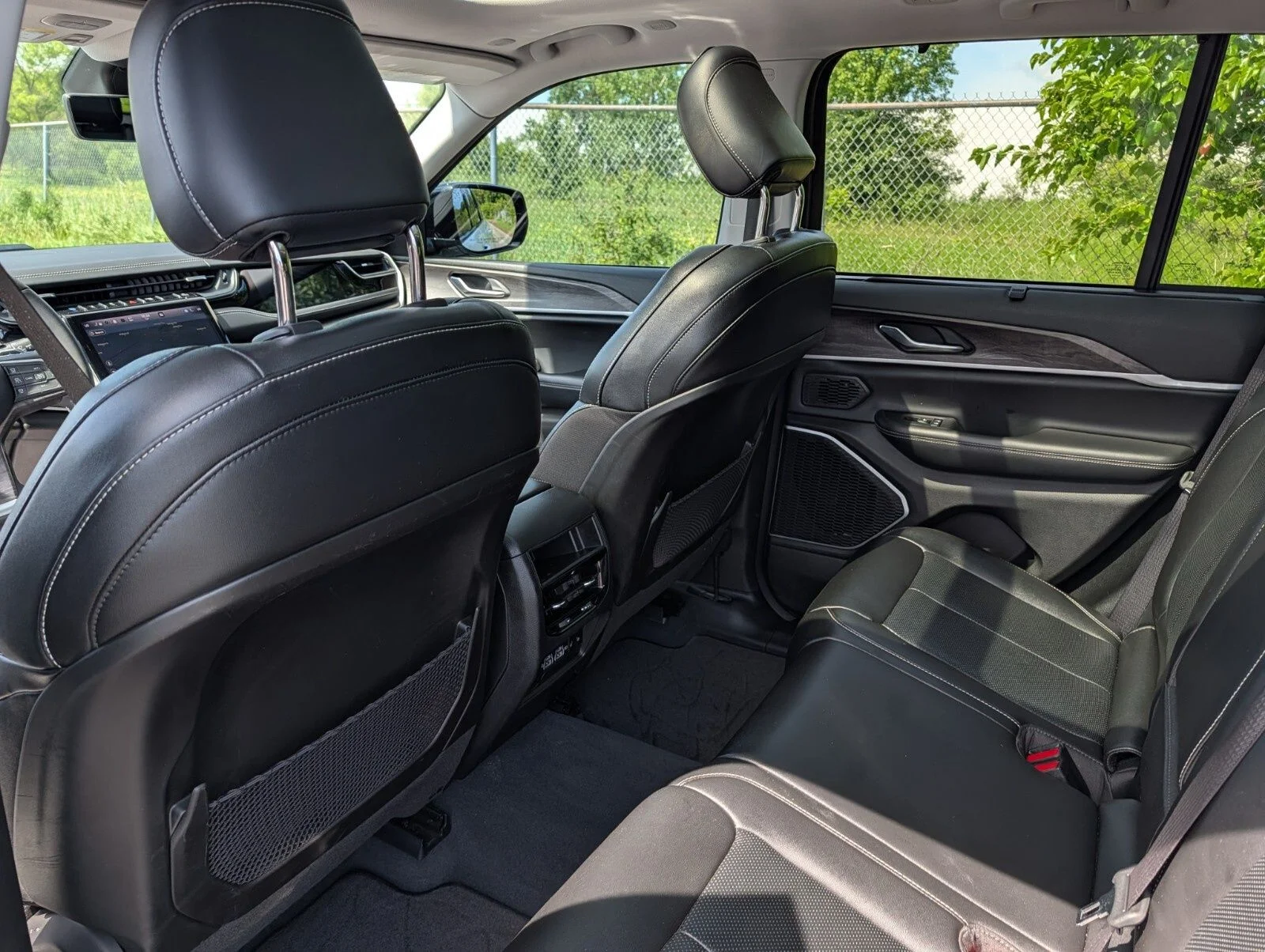 Used 2022 White Jeep 4xe image 24